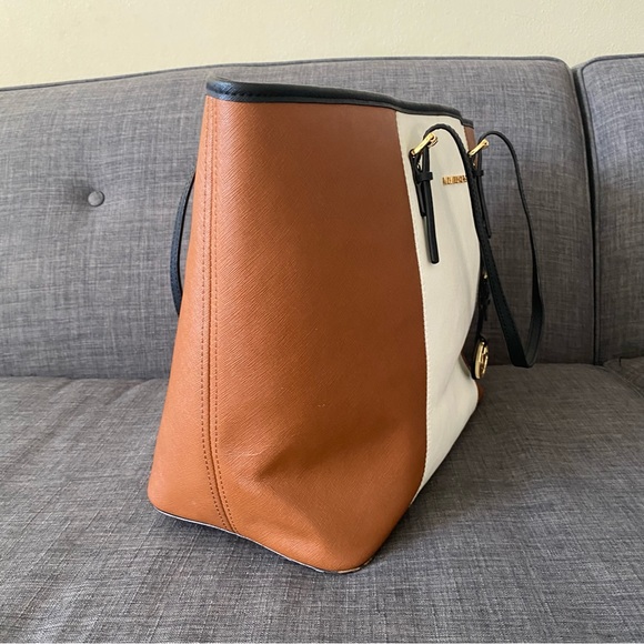 Michael Kors Caryall Tote - Picture 4 of 11